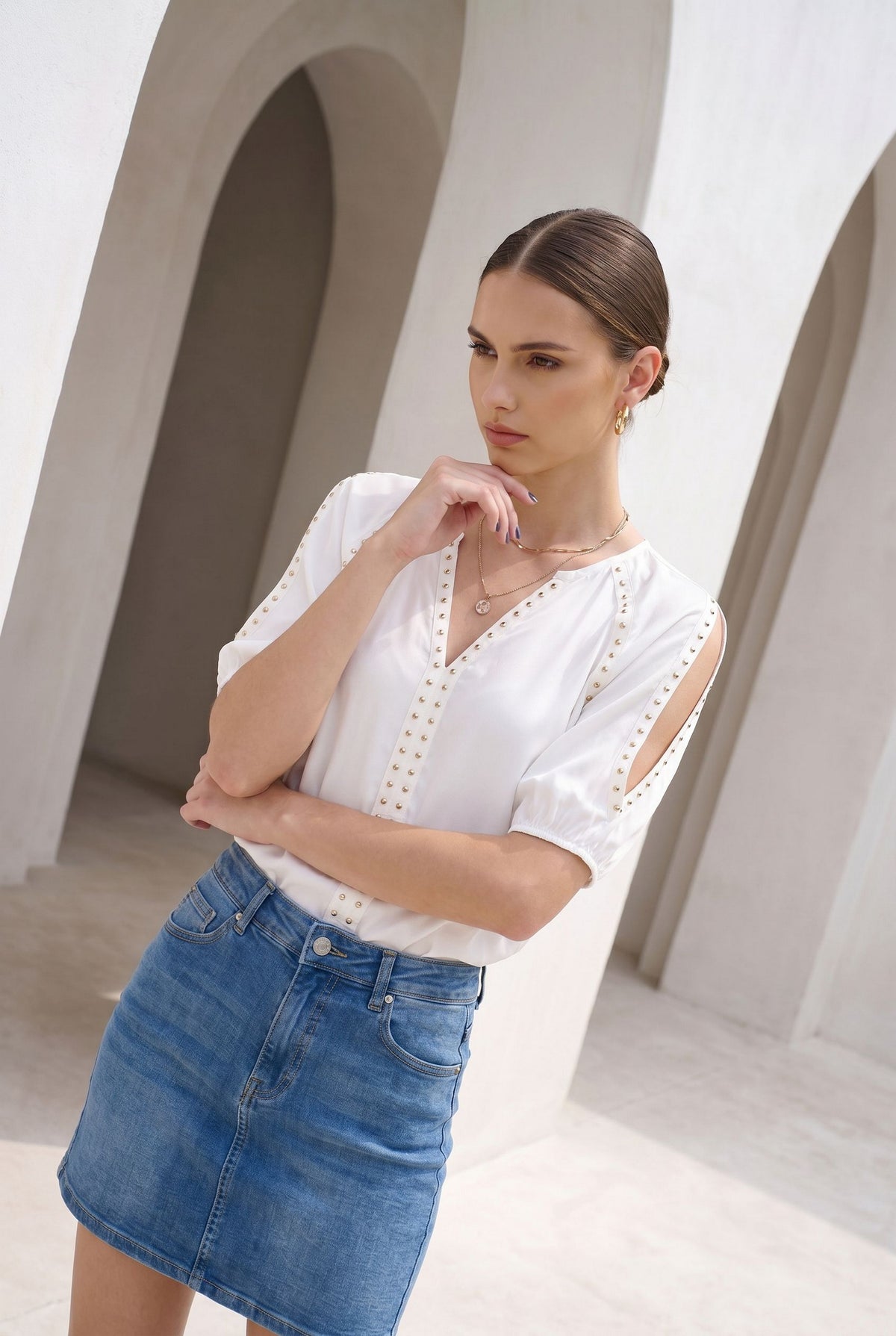 TAHARI STUDDED BLOUSE