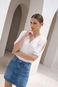 TAHARI STUDDED BLOUSE