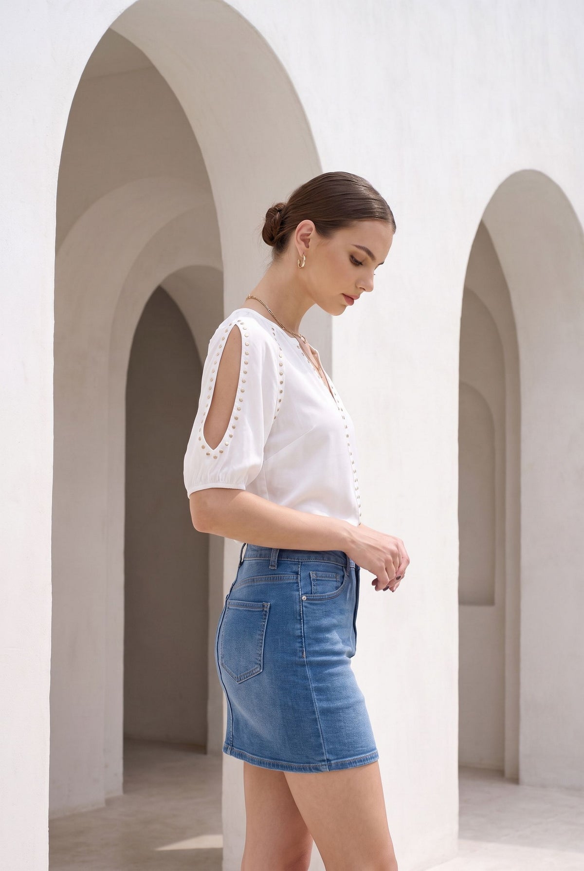 TAHARI STUDDED BLOUSE