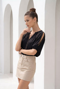 TAHARI STUDDED BLOUSE