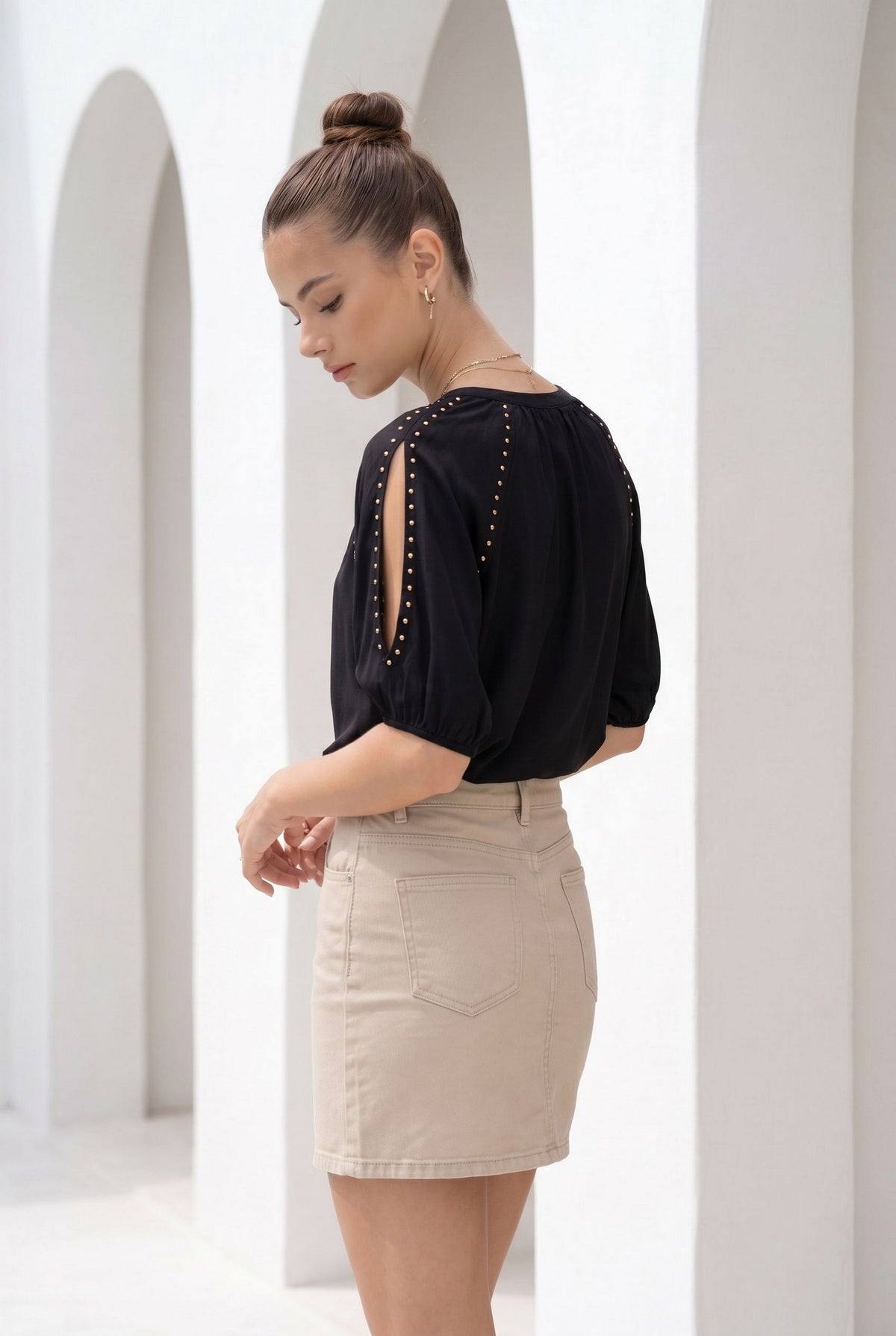 TAHARI STUDDED BLOUSE