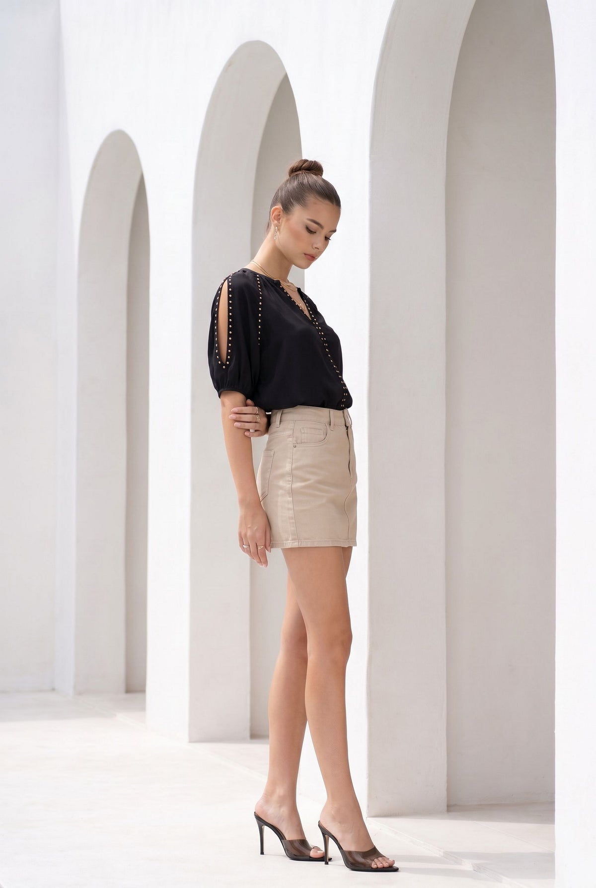 TAHARI STUDDED BLOUSE