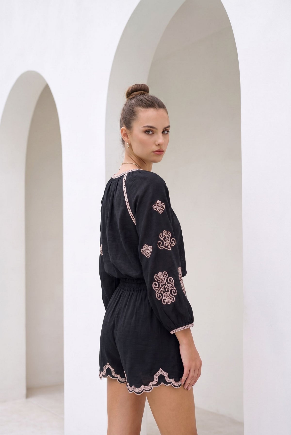 MARGUERITE EMBROIDERED SHORTS